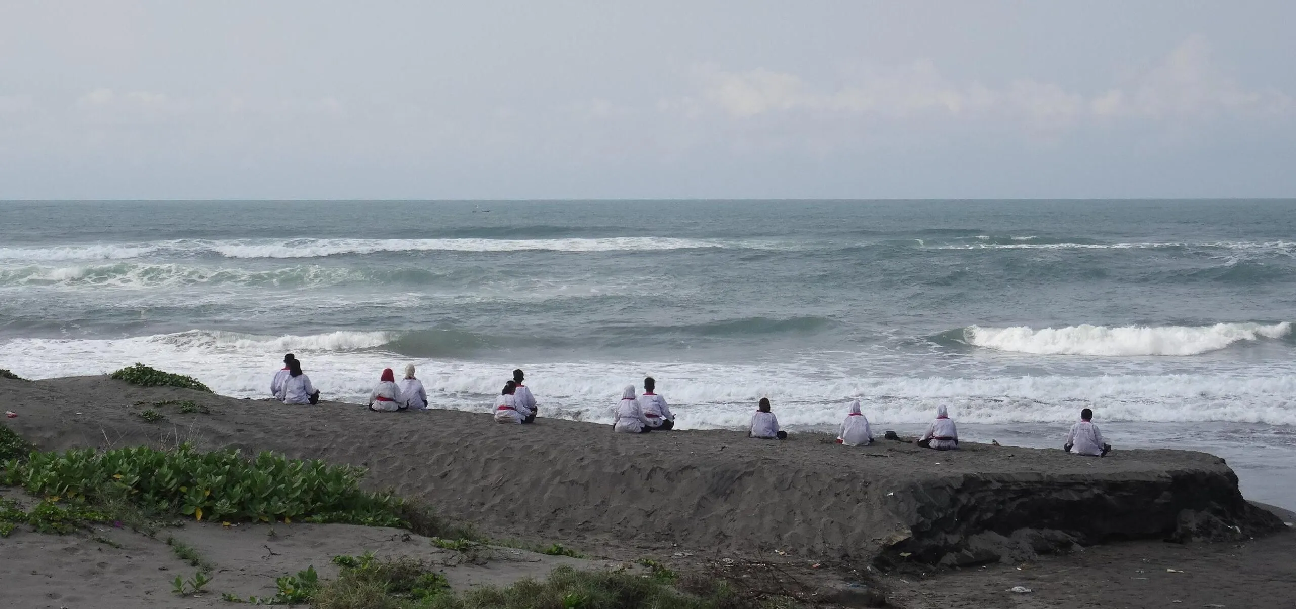 Meditation at Parangkusumo Beach, Tradisi MP 2009
